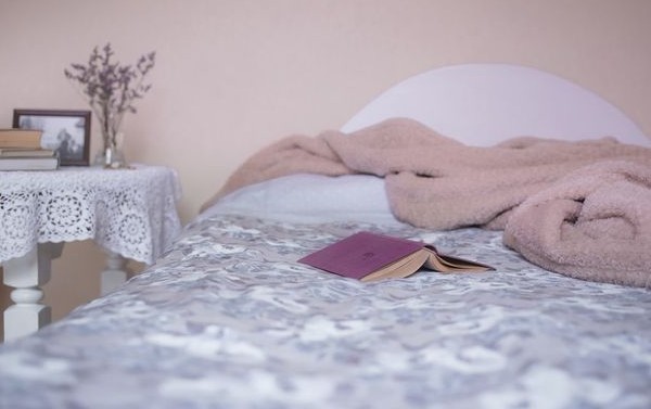 8 τρόποι να χαλαρώσεις πριν πέσεις στο κρεβάτι - Φωτογραφία 1