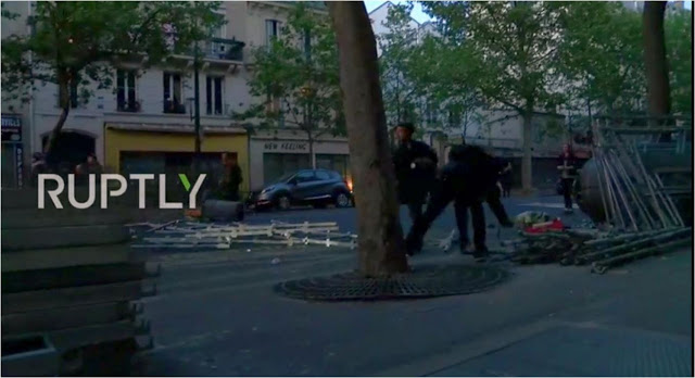 Συγκρούσεις ανάμεσα σε διαδηλωτές και αστυνομικούς στο Παρίσι [photos] - Φωτογραφία 3