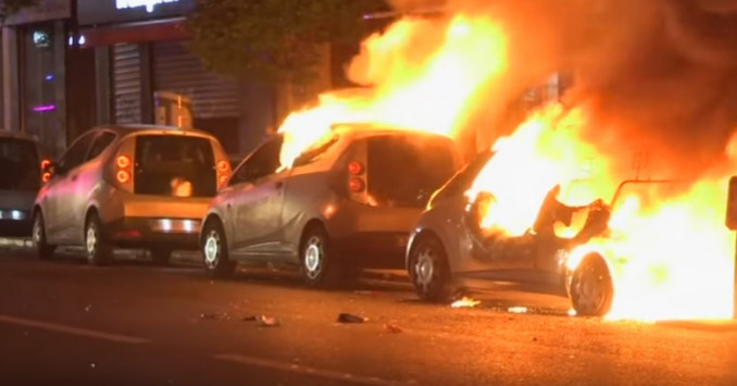Κάηκε το Παρίσι - 29 συλλήψεις και 9 τραυματίες από τις διαδηλώσεις - Φωτογραφία 1