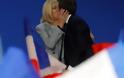 Δείτε το πρώτο φιλί του Μακρόν με την 64χρονη σύζυγό του... [photos+video] - Φωτογραφία 3