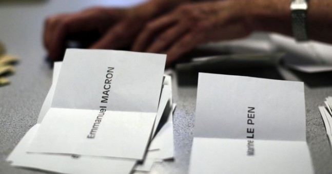 Μάχη για τους ψηφοφόρους όσων δεν πέρασαν στον δεύτερο γύρο στη Γαλλία - Φωτογραφία 1
