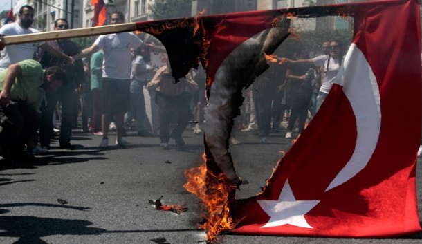 Οργή στην Άγκυρα για το κάψιμο τουρκικής σημαίας στην Αθήνα - Φωτογραφία 1