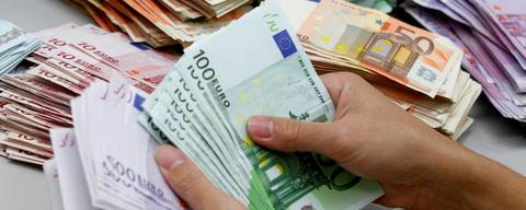 Σχέδιο Γιούνκερ: Κεφάλαια 420 εκατ. ευρώ σε περισσότερες από 2.000 μικρομεσαίες επιχειρήσεις - Δάνεια 1 δισ. μέσα σε έναν χρόνο - Φωτογραφία 1