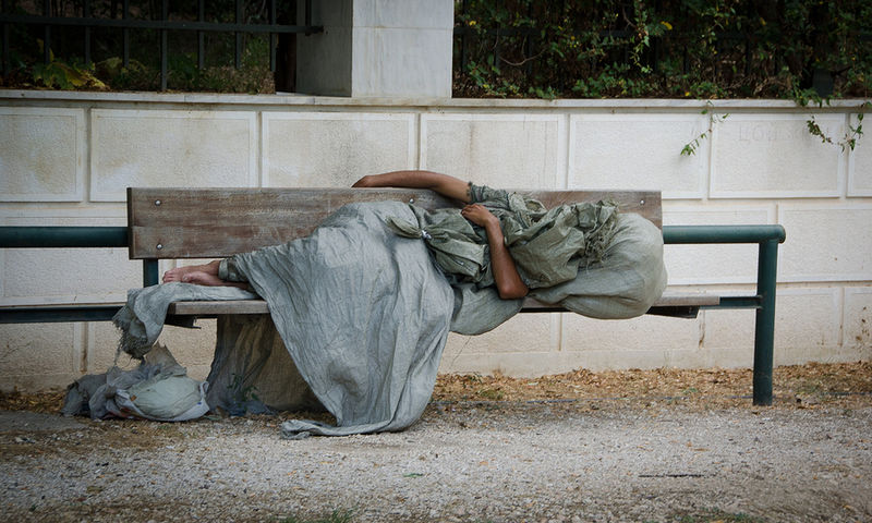 Άγρια η λιτότητα στην Ελλάδα: Η φτωχοποίηση είναι η μεγαλύτερη σε όλη την Ευρωζώνη - Φωτογραφία 1