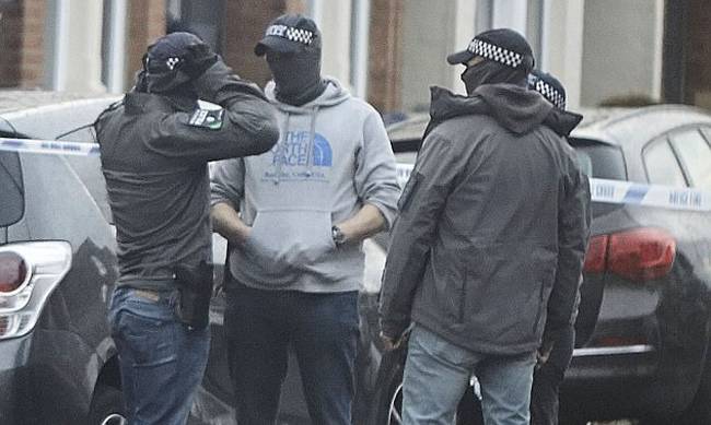 Συναγερμός στη Βρετανία: Έφοδος της αντιτρομοκρατικής με συλλήψεις και τραυματίες στο Λονδίνο - Φωτογραφία 1