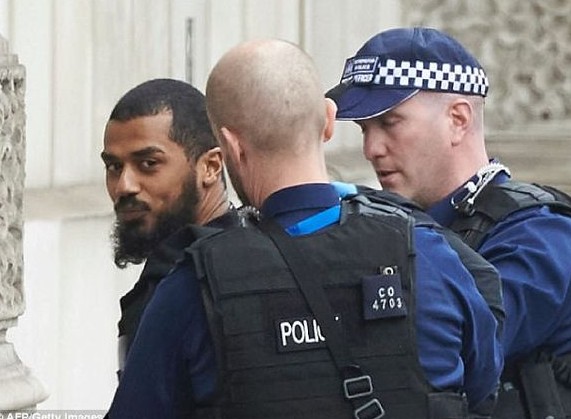 Συναγερμός στη Βρετανία: Έφοδος της αντιτρομοκρατικής με συλλήψεις και τραυματίες στο Λονδίνο - Φωτογραφία 2