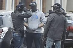 Συναγερμός στη Βρετανία: Έφοδος της αντιτρομοκρατικής με συλλήψεις και τραυματίες στο Λονδίνο
