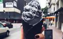 Το παγωτό που έχει κατακτήσει το instagram είναι κυριολεκτικά κατάμαυρο - Φωτογραφία 3