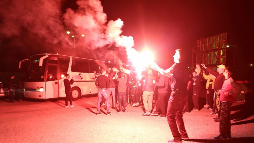 Παραλήρημα και θερμή υποδοχή στα Γιάννενα: «ΑΕΚ, ΑΕΚ φέρε μας το Κύπελλο» - Φωτογραφία 1