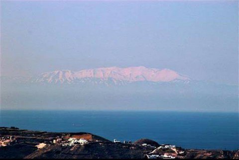 Σπάνια εικόνα: Είδαν τις χιονισμένες κορυφές της Κρήτης από τη Σαντορίνη; - Φωτογραφία 1