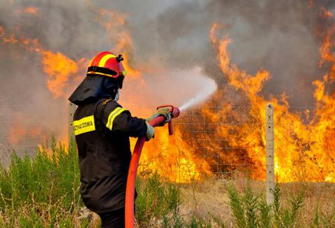 Σε ύφεση η μεγάλη πυρκαγιά στις Μαριές Ζακύνθου - Φωτογραφία 1