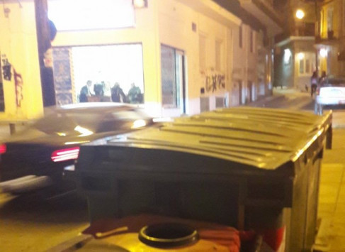 Κοζάνη: Ξυλοδαρμός οπαδού του Αρτέμη Σώρρα - ''Τρίζουν τα κόκκαλα του αδερφού σου'' - Φωτογραφία 1