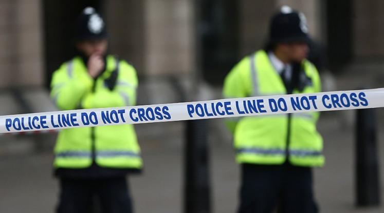 Τρομοκρατία με... άρωμα γυναίκας στη Βρετανία - Τρεις συλλήψεις - Φωτογραφία 1