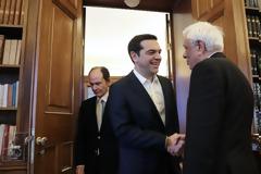Πόσα;;; Αυτά είναι τα χρήματα που παίρνουν σήμερα ο πρωθυπουργός και ο πρόεδρος της δημοκρατίας!