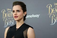 Η Emma Watson αποθεώνει ένα από τα πιο hot trends της σεζόν