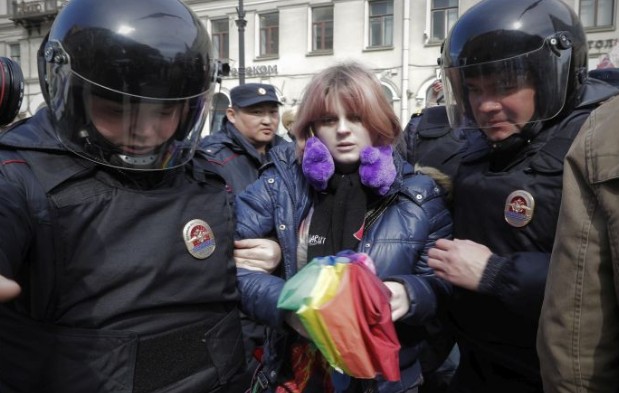 Η Μέρκελ πιέζει τη Ρωσία να σταματήσουν οι διώξεις ομοφυλοφίλων στην Τσετσενία - Φωτογραφία 1