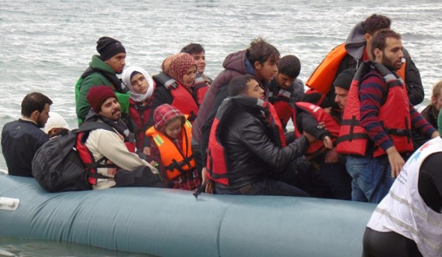 Δεκάδες πρόσφυγες διασώθηκαν κοντά στις ακτές της Λέσβου - Φωτογραφία 1