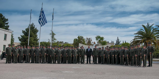 Επίδοση ξιφών σε Αξιωματικούς του Στρατού Ξηράς από τον ΥΕΘΑ Πάνο Καμμένο - Φωτογραφία 2