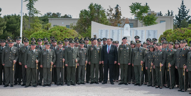 Επίδοση ξιφών σε Αξιωματικούς του Στρατού Ξηράς από τον ΥΕΘΑ Πάνο Καμμένο - Φωτογραφία 3