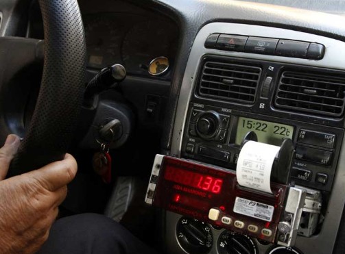 Συνελήφθησαν 31 οδηγοί ταξί για επέμβαση στις ταμειακές μηχανές και στα ταξίμετρα των οχημάτων τους - Φωτογραφία 1