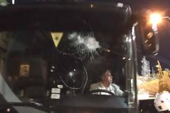 Πριν λίγο: Έσπασαν το πούλμαν της ΑΕΚ [photos]
