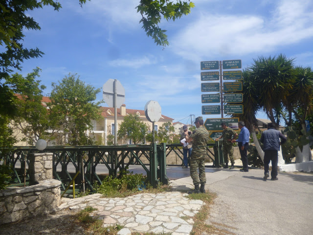 Ο Στρατός έκανε αυτοψία σε γέφυρα στην Κεφαλονιά - Φωτογραφία 7