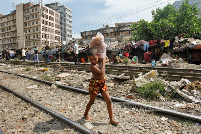 Μπαγκλαντές. Φλερτάροντας με τον θάνατο. Δείτε απίστευτες εικόνες... - Φωτογραφία 5