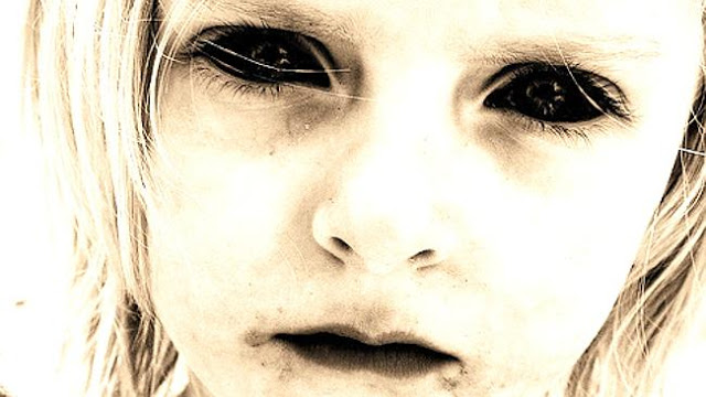 Ανατριχίλα: Επέστρεψε το παιδί με τα μαύρα μάτια μετά από 30 χρόνια! Τι φοβούνται οι Αρχές; - Φωτογραφία 2
