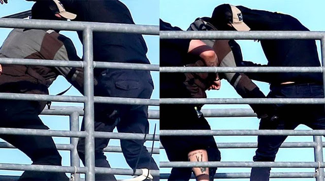 Εικόνα σοκ: Η στιγμή που χούλιγκαν του ΠΑΟΚ μαχαιρώνει οπαδό της ΑΕΚ - Φωτογραφία 2