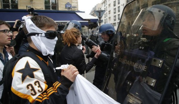 9 άνθρωποι συνελήφθησαν στις διαδηλώσεις στο Παρίσι - Φωτογραφία 1