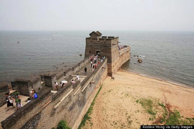 Το άγνωστο τμήμα του Σινικού Τείχους – Εκεί όπου ο «δράκος» καταλήγει στο νερό και γίνεται ένα με τον ωκεανό [photos] - Φωτογραφία 1