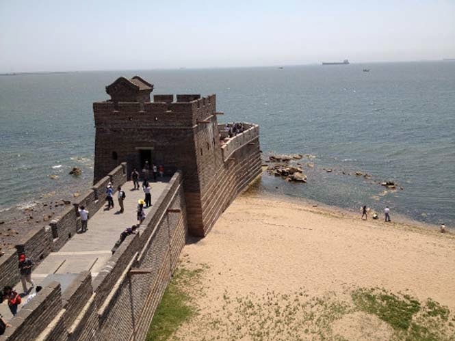 Το άγνωστο τμήμα του Σινικού Τείχους – Εκεί όπου ο «δράκος» καταλήγει στο νερό και γίνεται ένα με τον ωκεανό [photos] - Φωτογραφία 9