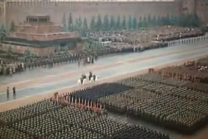 Η ιστορική παρέλαση της Νίκης στην Κόκκινη Πλατεία μετά τη λήξη του Β΄Παγκοσμίου Πολέμου- Βίντεο ντοκουμέντο - Φωτογραφία 1