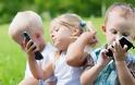 Επικίνδυνες η οθόνες ταμπλετ και κινητών για τα παιδιά επιβεβαιώνει νέα έρευνα - Φωτογραφία 1