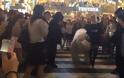 Έχουν ξεφύγει στο Τόκιο - Μυστηριώδης ξανθιά γυναίκα βγήκε βόλτα με μια... πολική αρκούδα [video]