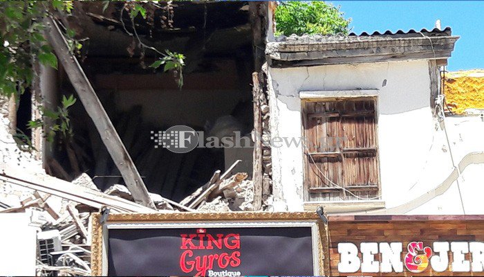 Ηράκλειο Κρήτης: Το κτίριο κατέρρεε και οι τουρίστες το ...χάζευαν [photos] - Φωτογραφία 2