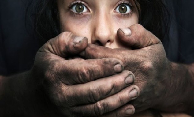 Πα-ΤΕΡΑΣ στη Λέσβο βίαζε για δύο χρόνια τη 13χρονη κόρη του - Φωτογραφία 1