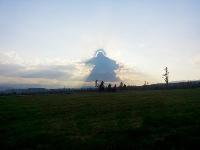 AΠΙΣΤΕΥΤΗ ΕΙΚΟΝΑ: Άγγελος με φωτοστέφανο εμφανίστηκε στον... ουρανό! [photo] - Φωτογραφία 2