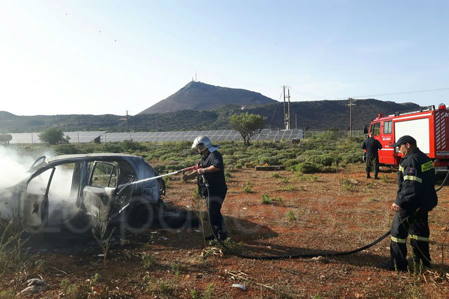 Έβαλε φωτιά στο αμάξι, για να μην του το πάρει η πρώην γυναίκα του και... [photos] - Φωτογραφία 2