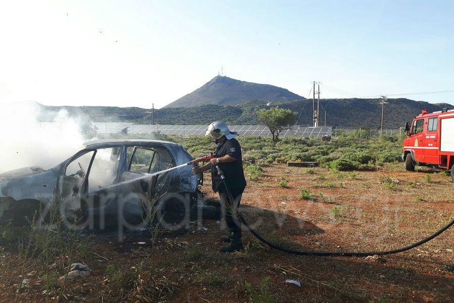 Έβαλε φωτιά στο αμάξι, για να μην του το πάρει η πρώην γυναίκα του και... [photos] - Φωτογραφία 4