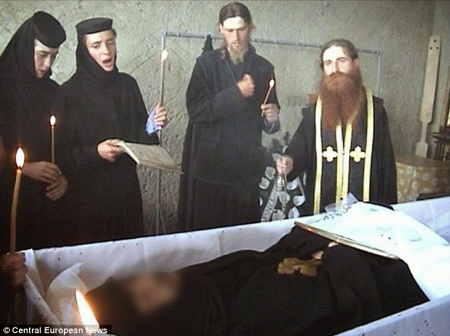 Σοκ: Μοναχοί σταύρωσαν καλόγρια μετά από εξορκισμό [photos] - Φωτογραφία 2