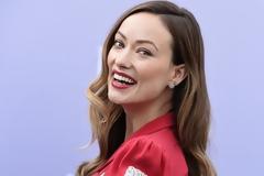 H Olivia Wilde αλλάζει ξανά τα μαλλιά της και είναι αγνώριστη