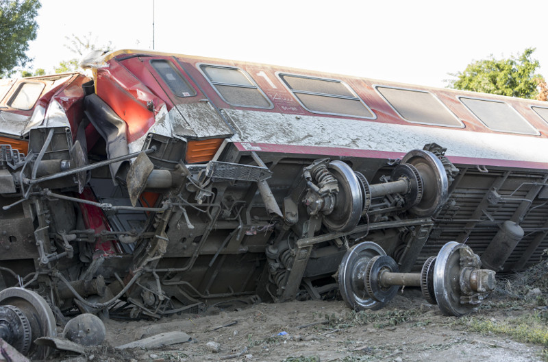«Βομβαρδισμένο» τοπίο θυμίζει το σημείο του σιδηροδρομικού δυστυχήματος  Πηγή: «Βομβαρδισμένο» τοπίο θυμίζει το σημείο του σιδηροδρομικού δυστυχήματος [εικόνες] | iefimerida.gr - Φωτογραφία 3