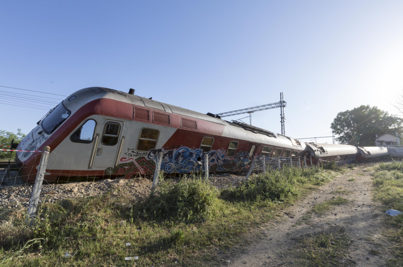 «Βομβαρδισμένο» τοπίο θυμίζει το σημείο του σιδηροδρομικού δυστυχήματος  Πηγή: «Βομβαρδισμένο» τοπίο θυμίζει το σημείο του σιδηροδρομικού δυστυχήματος [εικόνες] | iefimerida.gr - Φωτογραφία 9