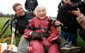 Αυτή η ηλικιωμένη γυναίκα έγινε 100 ετών - Δεν μπορείτε να φανταστείτε πως αποφάσισε να τα γιορτάσει [photos] - Φωτογραφία 8