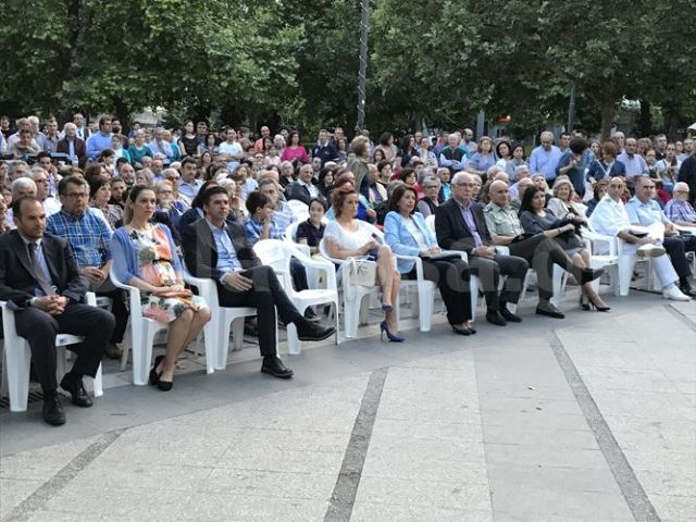 Συγκίνησε η μπάντα του ΠΝ στη Λάρισα – Αφιέρωσε τραγούδι στους νεκρούς του Σαραντάπορου (φωτό – βίντεο) - Φωτογραφία 6