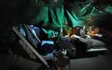 Απίστευτο: 2 γυναίκες ζουν σε... σπηλιά λόγω σπάνιας αρρώστιας [photos]