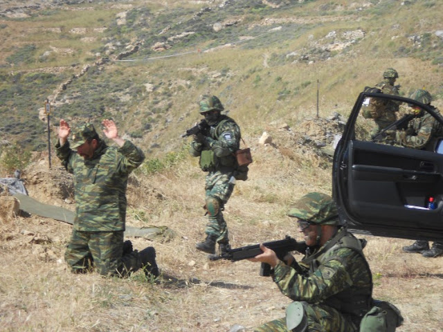 Σύρος: Οι βολές τους σκέτο φαρμάκι! Πανέτοιμοι και Οπλισμένοι απέναντι στον ΕΧΘΡΟ οι Εθνοφύλακες - Φωτογραφία 10