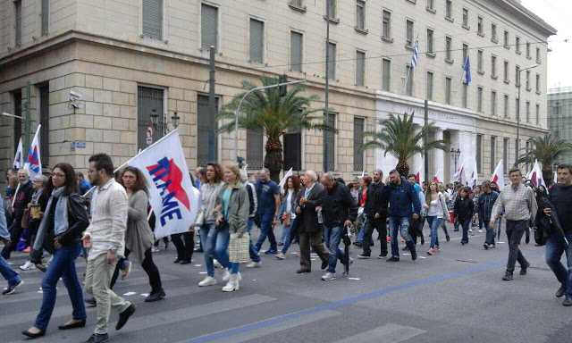 Το 4ο μνημόνιο τους έβγαλε όλους έξω [photos] - Φωτογραφία 2