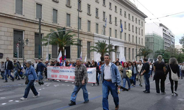 Το 4ο μνημόνιο τους έβγαλε όλους έξω [photos] - Φωτογραφία 4